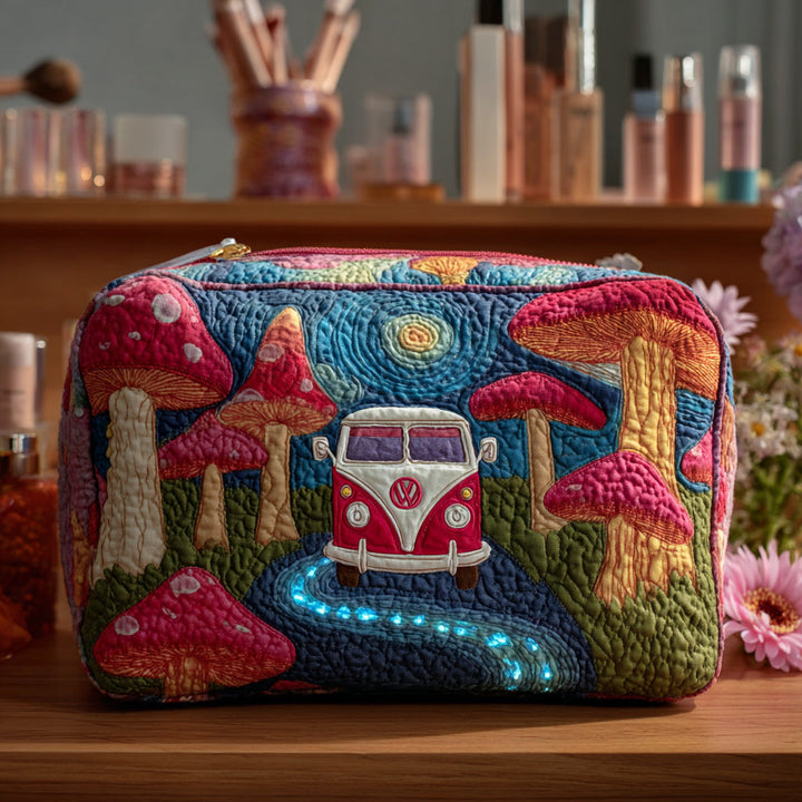 Bernadine – Gewatteerde toilettas met kosmische hippieprint