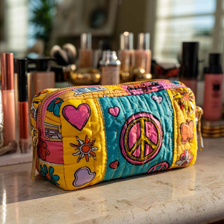 Marilyn – Gewatteerde toilettas met retro patchwork
