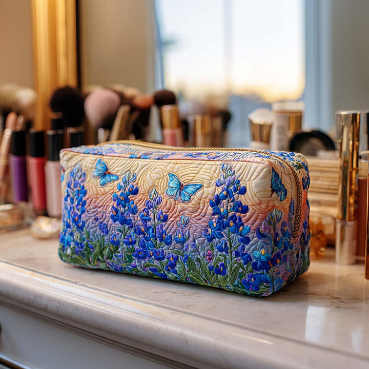 Selena – Gewatteerde toilettas met blauw patchworkpatroon